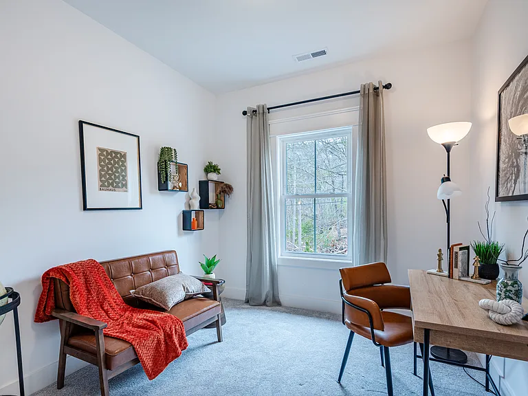 153 Collin Pl — Photo 2
