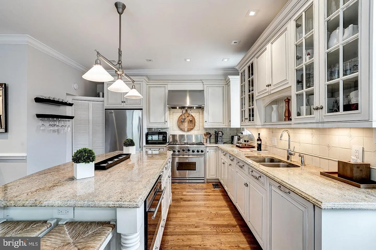 5 bed, 3.5 bath, 3000 sqft, $7,800 — Photo 4