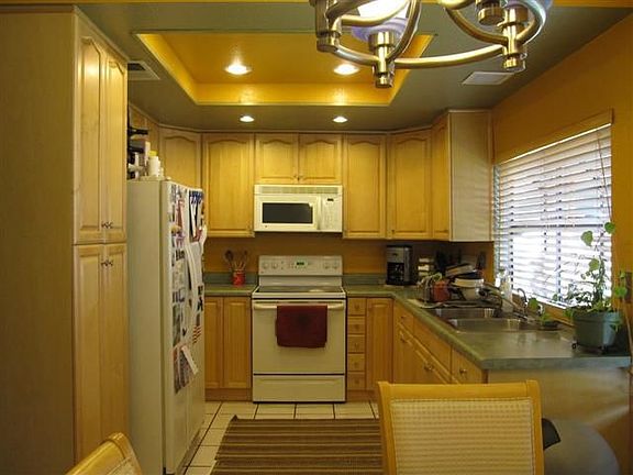 Remodeled Kitchen w/ newer cabinetry, counters, appliances, recessed lights