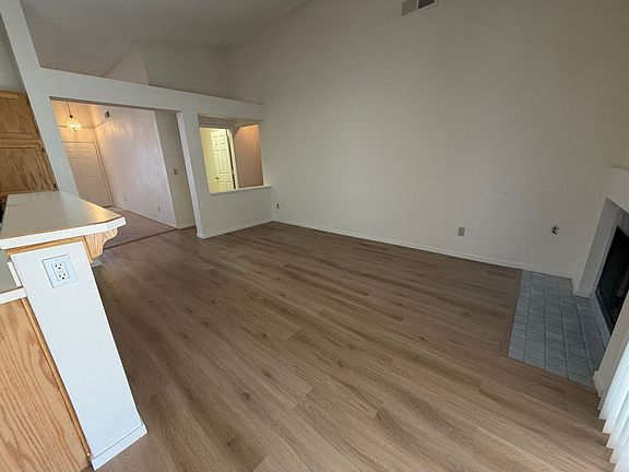 4th image of 1328 Maplegrove Cir