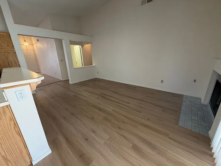 1328 Maplegrove Cir — Photo 4