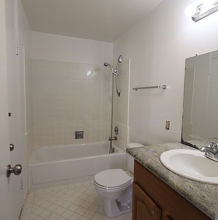 2nd image of 1414 San Carlos Ave APT 205