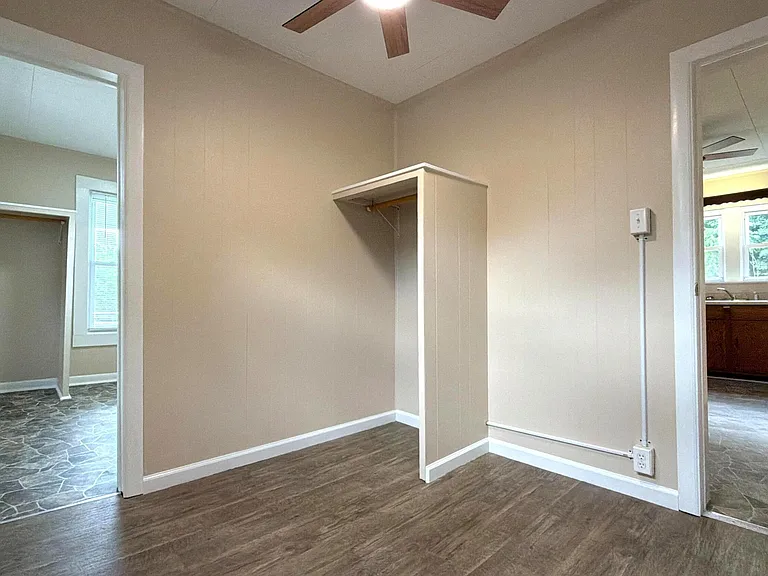 540 Oakwood St — Photo 11