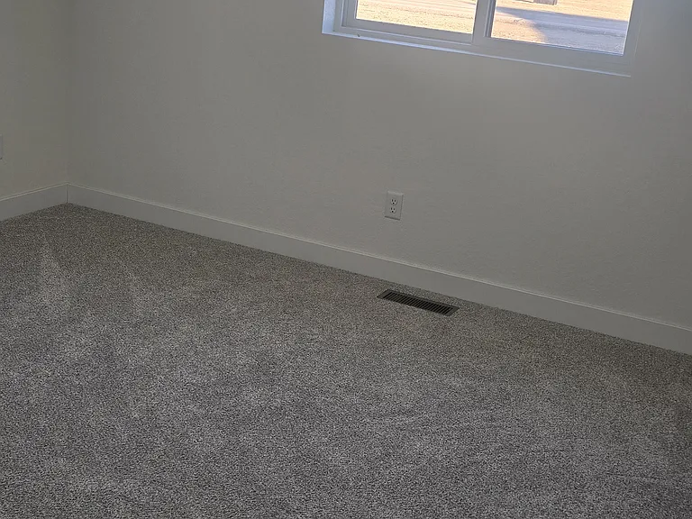 652 Eagle Ct — Photo 15