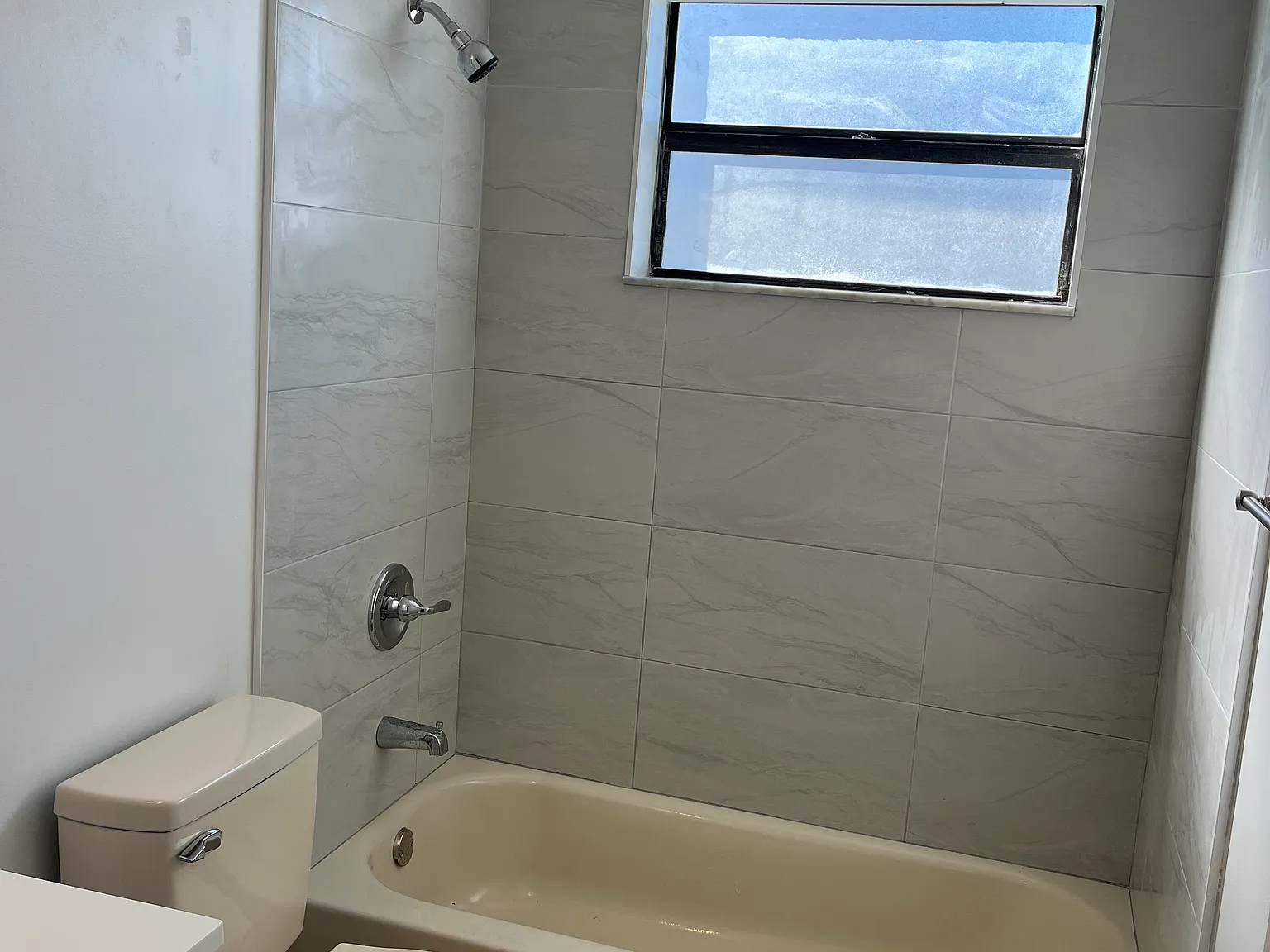 142 SW 18th Ave — Photo 4