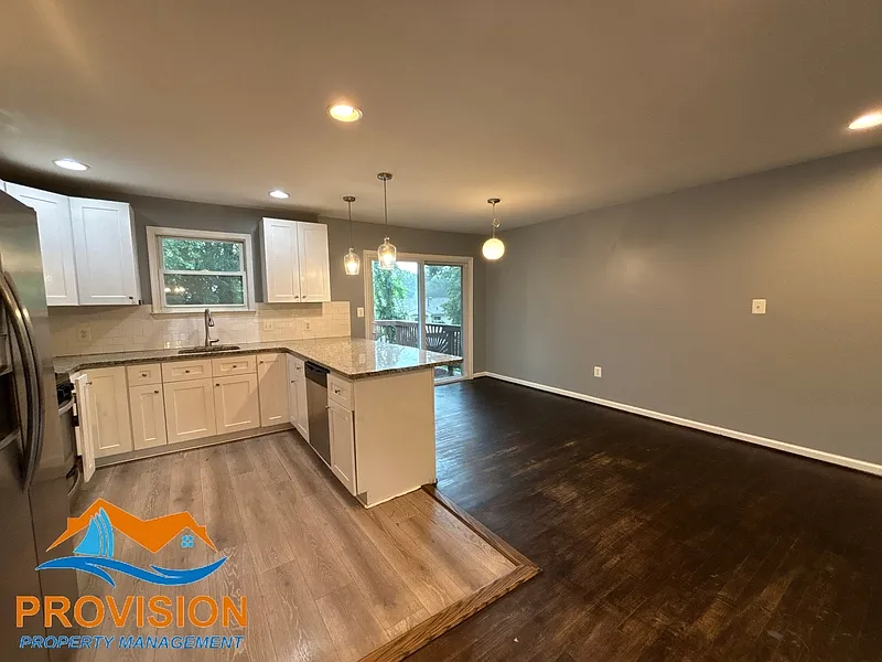 3 bed, 2.0 bath, 1011 sqft, $2,750 — Photo 3