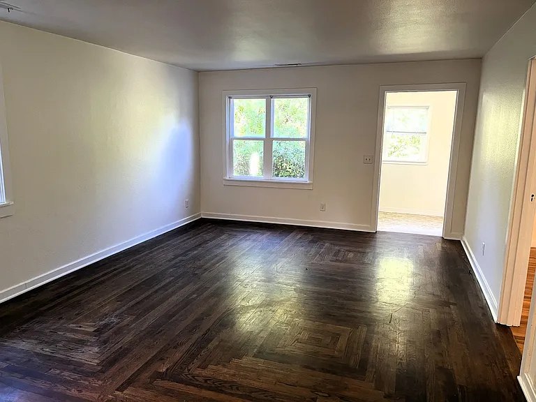 488 Sea Ave — Photo 14