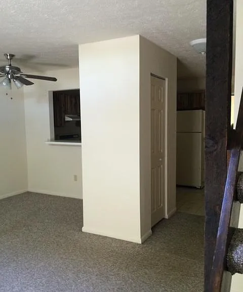 7477 Huntington Dr — Photo 3
