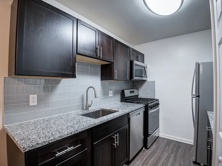 Bennington Crossings Apartment Homes — Photo 3