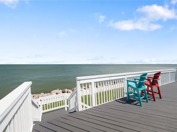 106 Lighthouse Dr, Hampton, VA 23664