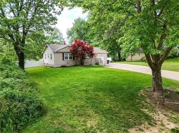 8 Belmont Rd, Country Club, MO 64505