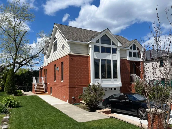 214-43 27th Ave, Bayside, NY 11360