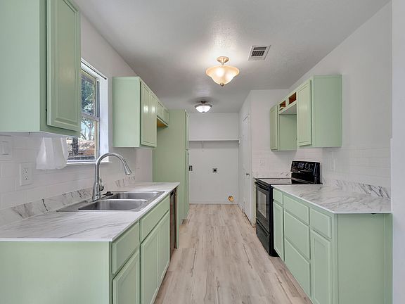 4th image of 3836 Carver Pl