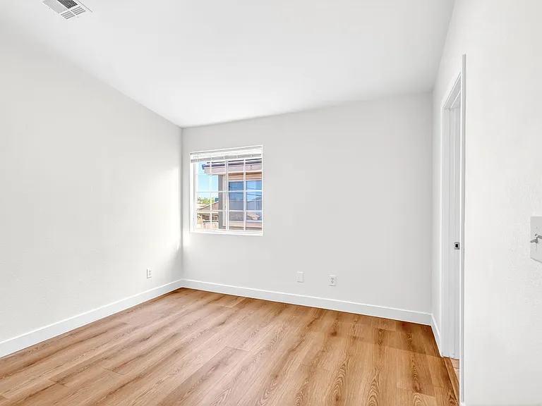 3037 Aloha Ave — Photo 12