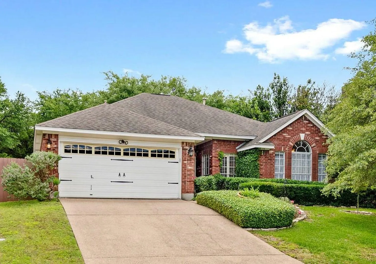 Greenbelt Living Near Lake Austin — Photo 4