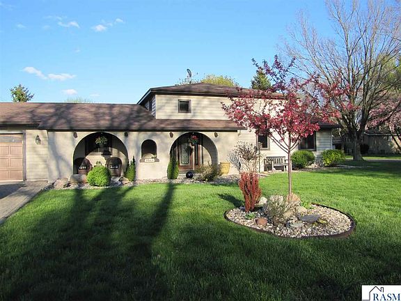 3rd image of 1565 Commerce Dr