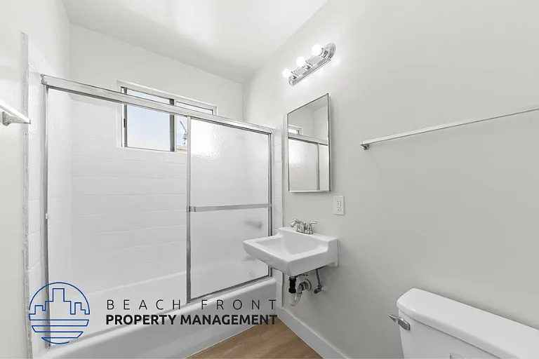 608 W Hyde Park Blvd — Photo 25