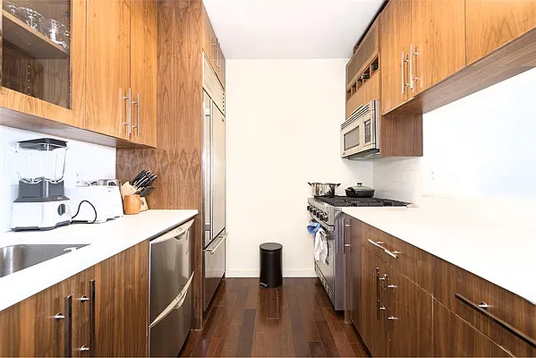 Rented by R New York | media 11