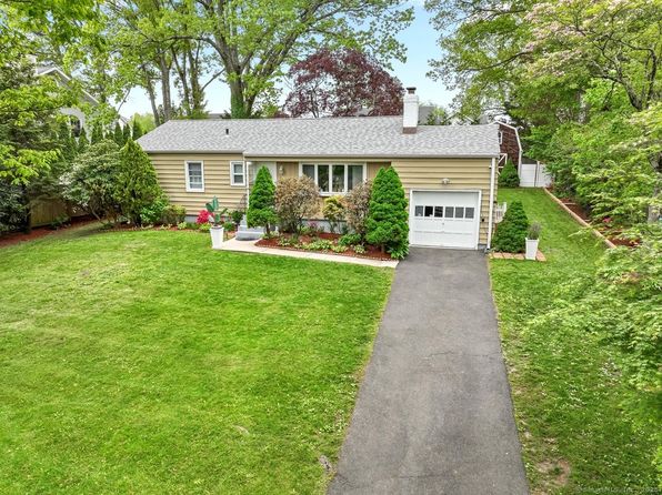 20 Old Wagon Rd, Old Greenwich, CT 06870