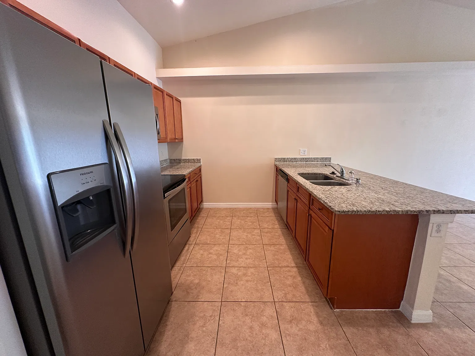 704 SE 4th Ter — Photo 3