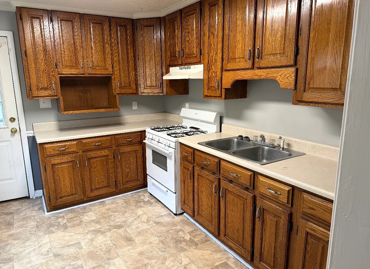 3 bed, $1,400 — Photo 4
