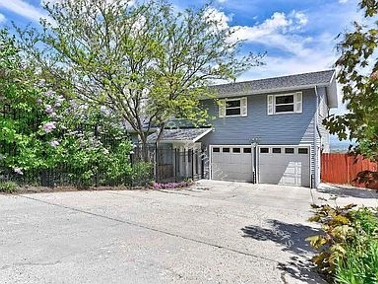 5 Bedroom 3-1/2 Bath House For Rent — Photo 2
