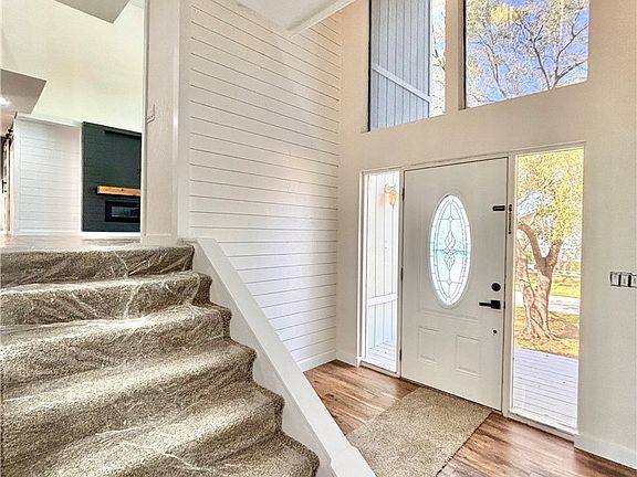 4th image of 15493 Chloe Cir