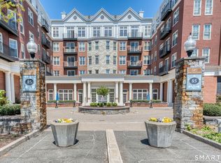 85 Memorial Rd APT 411, West Hartford, CT 06107
