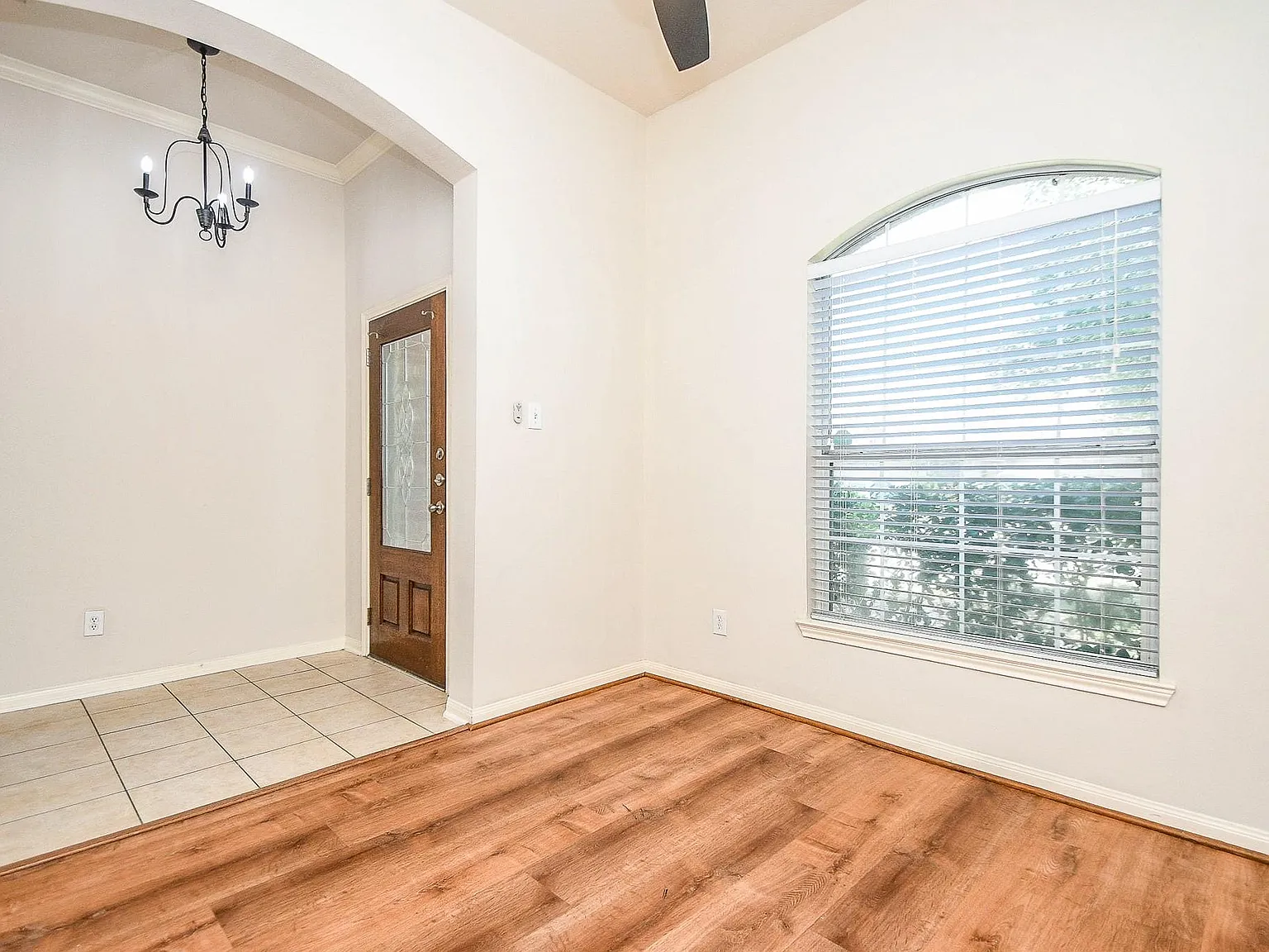 3 bed, 2.0 bath, 1634 sqft, $2,200 — Photo 4