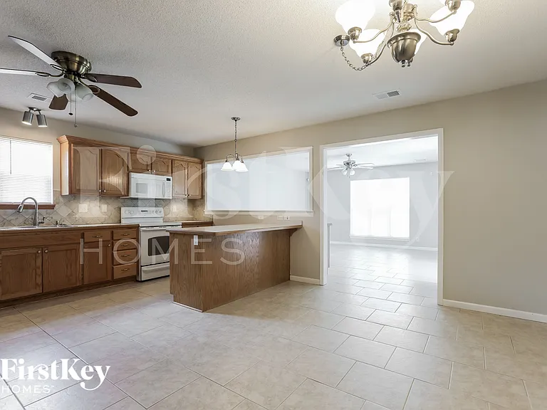 724 Bristol Dr — Photo 8