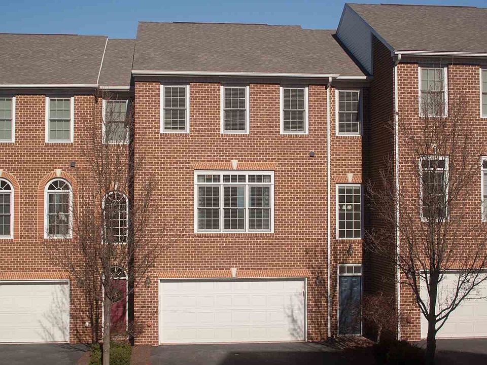 1st image of 121 Blue Stone Hills Dr