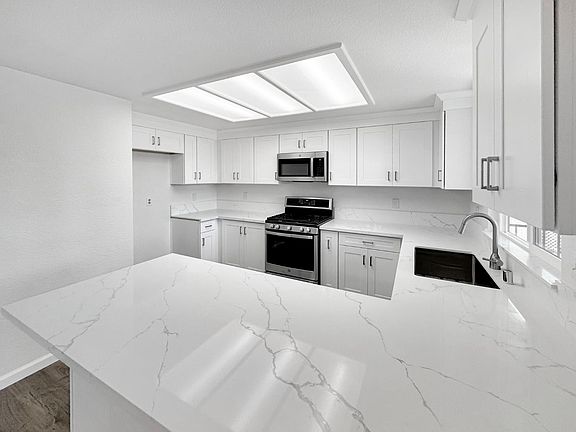5th image of 11318 Torrey Pines Dr