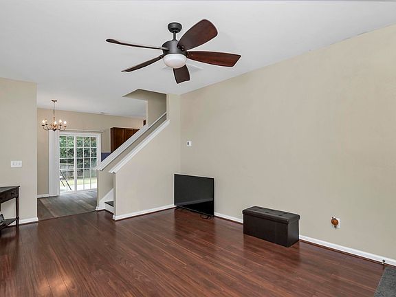 3rd image of 163 Stanley Ct