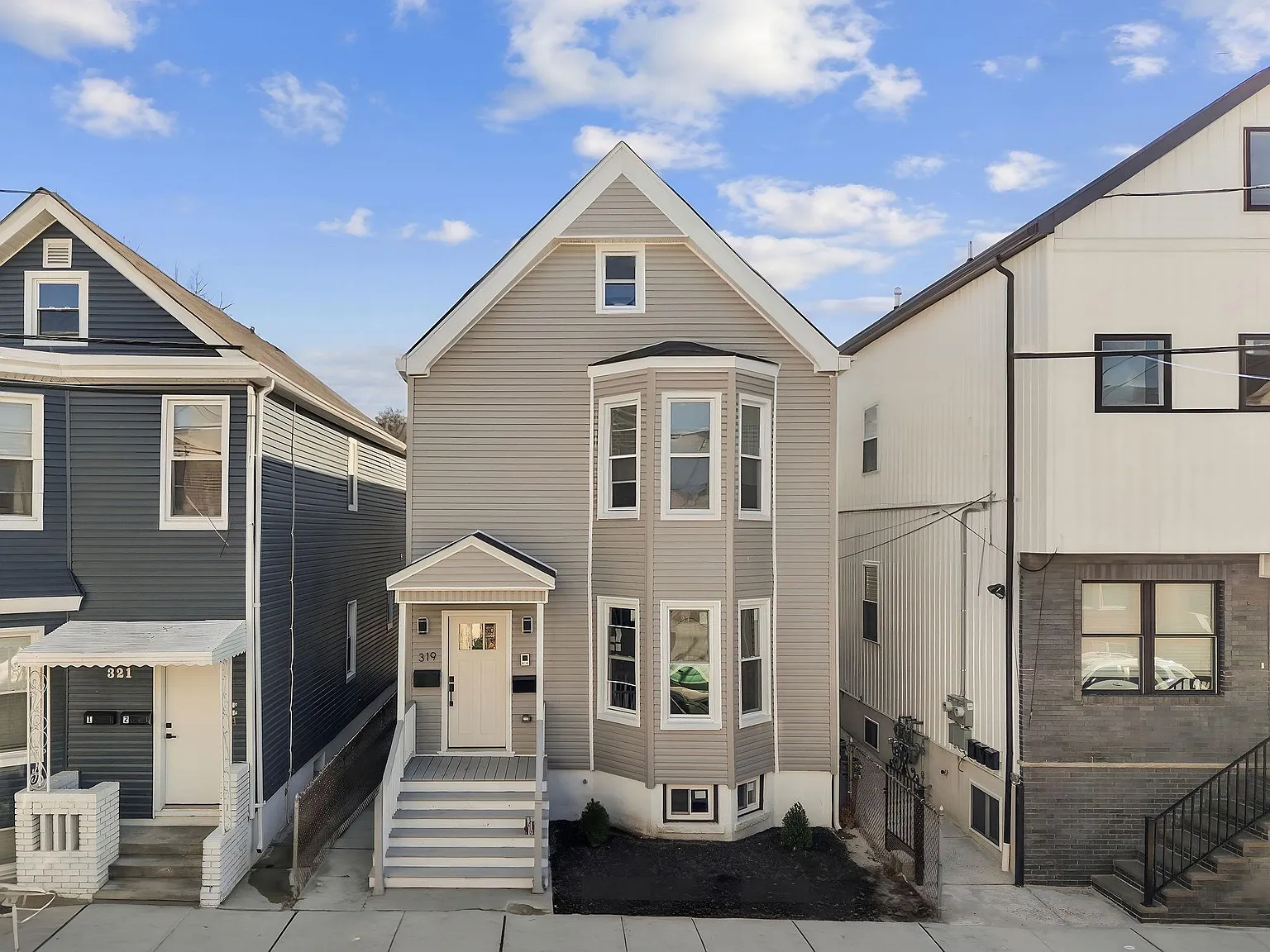 3 bed, 2.0 bath, $3,000 — Photo 1