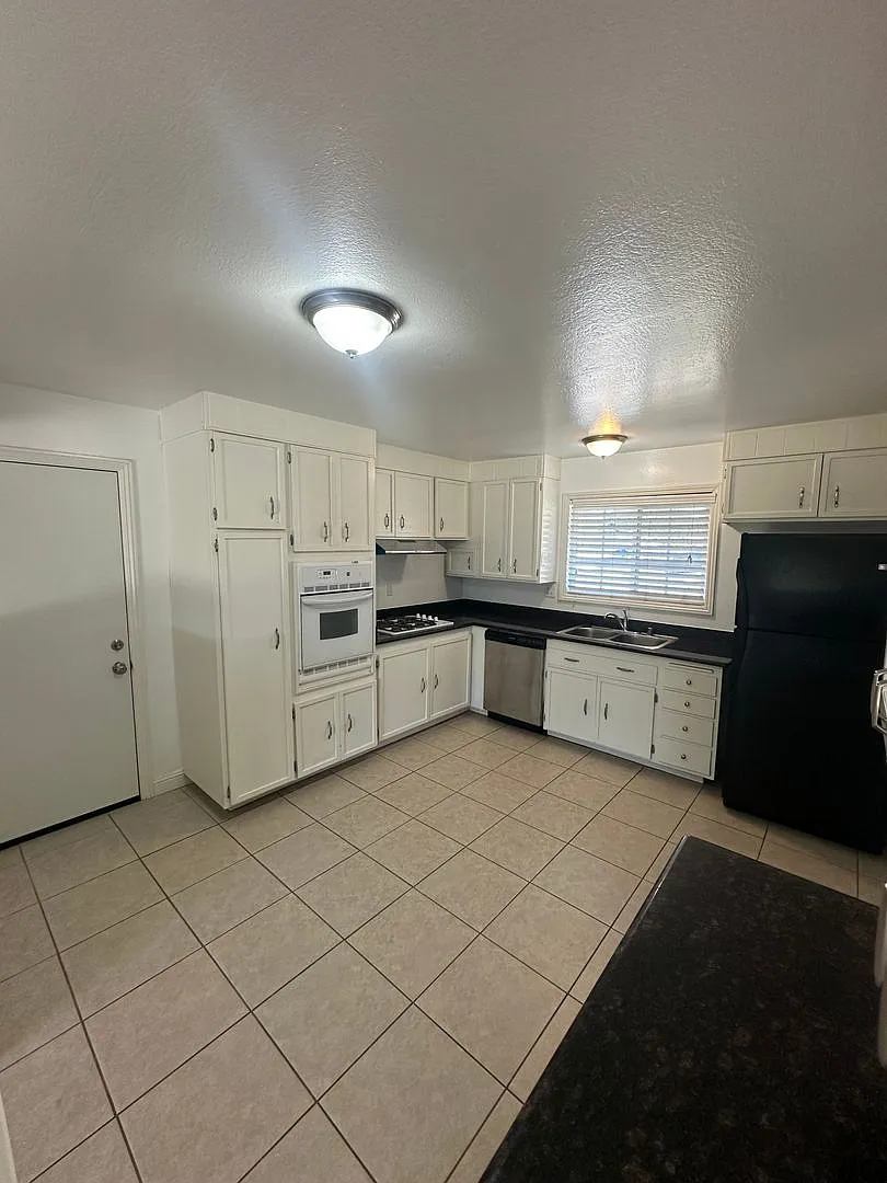 Charming Orcutt 3 Bd. 2Ba Home w/ Formal Dinning Room — Photo 4
