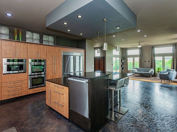 4th image of 1271 Old Portland Rd