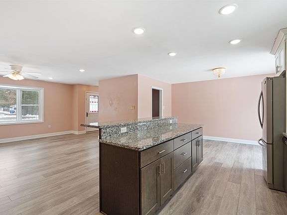 4th image of 110 E Hollywood Ln