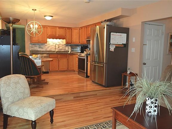4th image of 10 Little Briggins Cir