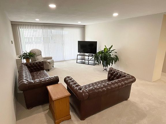 3rd image of 800 1st Dr NW APT 102