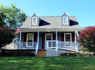 5651 Roundtree Dr, Woodbridge, VA 22193
