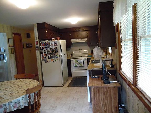 2nd image of 14 Glen Forest Ln