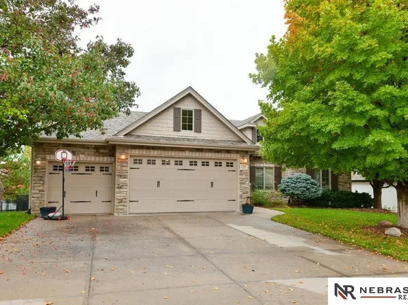 10245 Edna St, La Vista, NE 68128