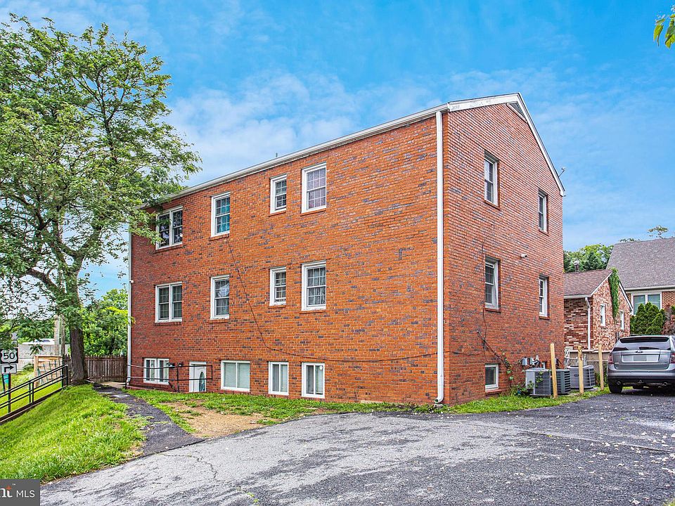 2nd image of 5814 Arlington Blvd