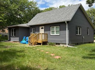 302 S Payne St, Blue Hill, NE 68930