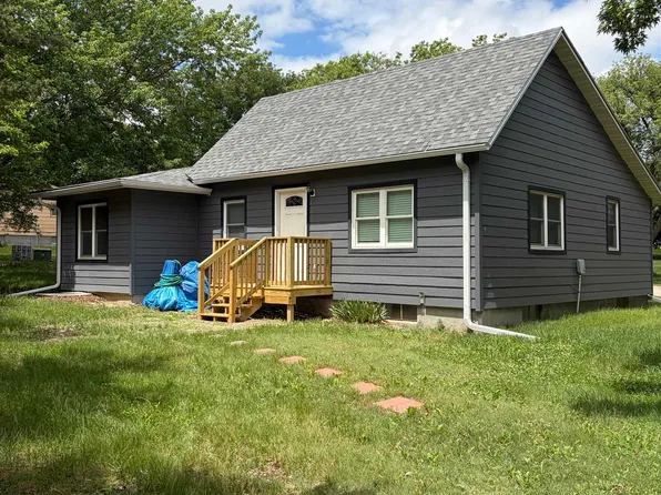 302 S Payne St, Blue Hill, NE 68930
