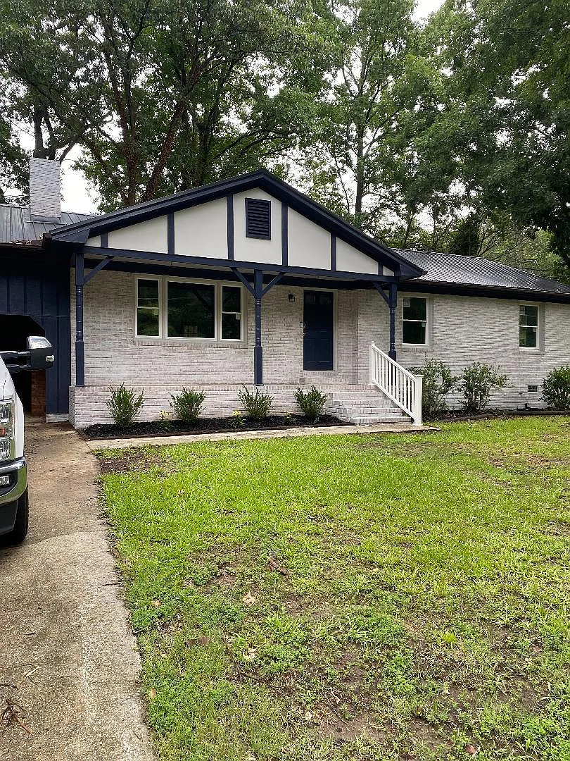 3 bed, 1370 sqft, $1,875 — Photo 1