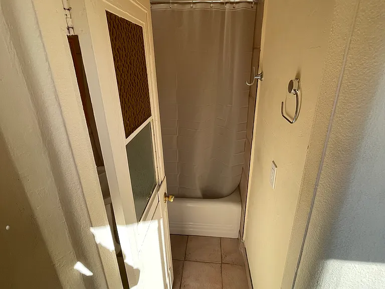 2409 Manhattan Ave #A — Photo 15