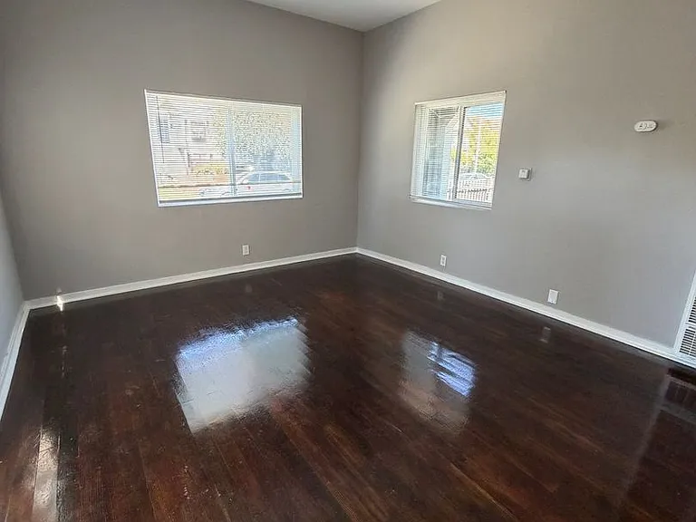 1737 Chase St — Photo 4
