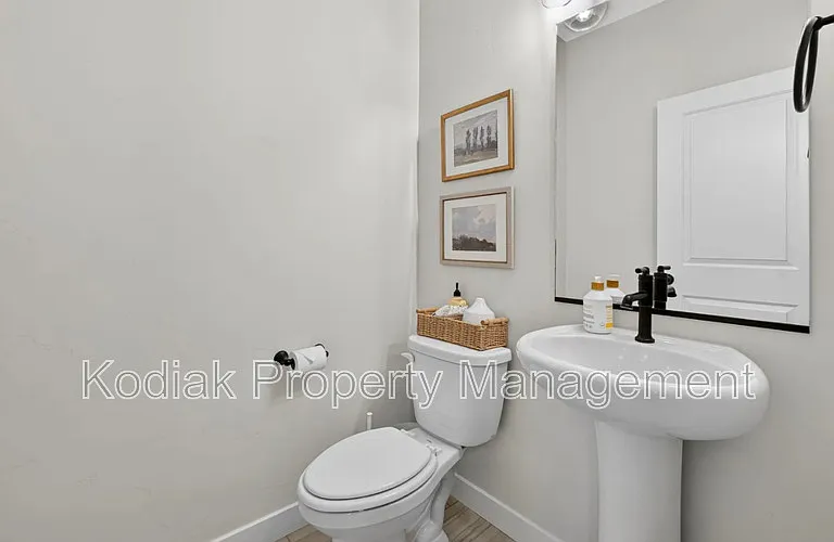 979 W Shoreline Dr — Photo 12