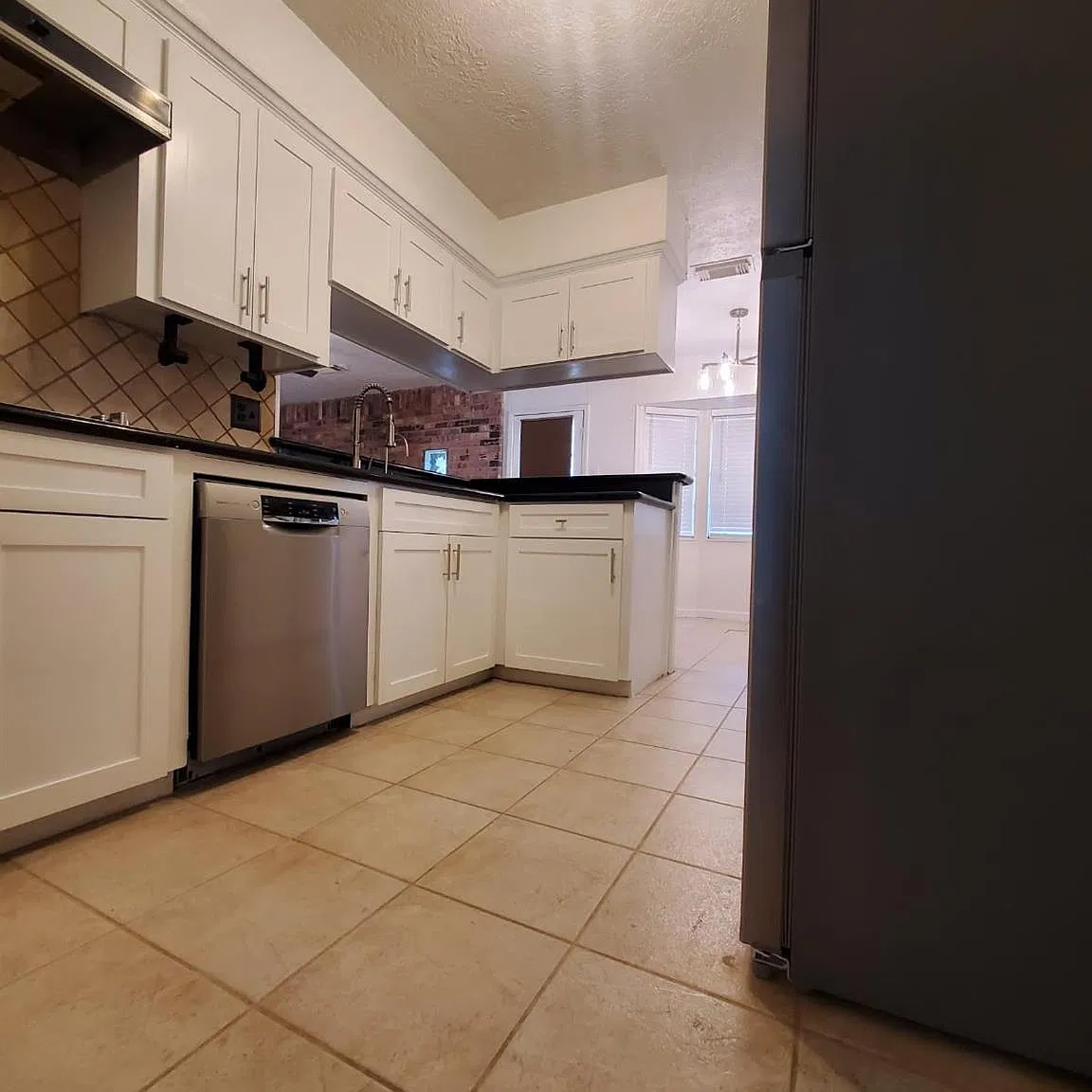 3 bed, 2.0 bath, 1457 sqft, $2,200 — Photo 2